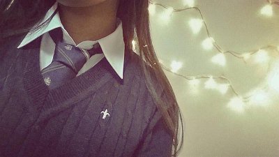 ​看到老公挽着一个女人在挑首饰，怎么办