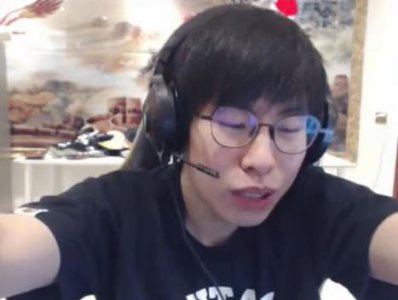​LOL:包子直播谈Doinb，这人就是个混子，中单潘森不是有手就行？
