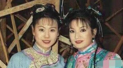 ​回忆杀！20年后《还珠格格》柳红小燕子姐妹再同框，神似高圆圆