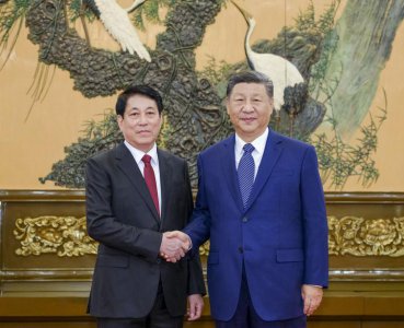 ​习近平会见越共中央政治局委员、中央书记处常务书记梁强