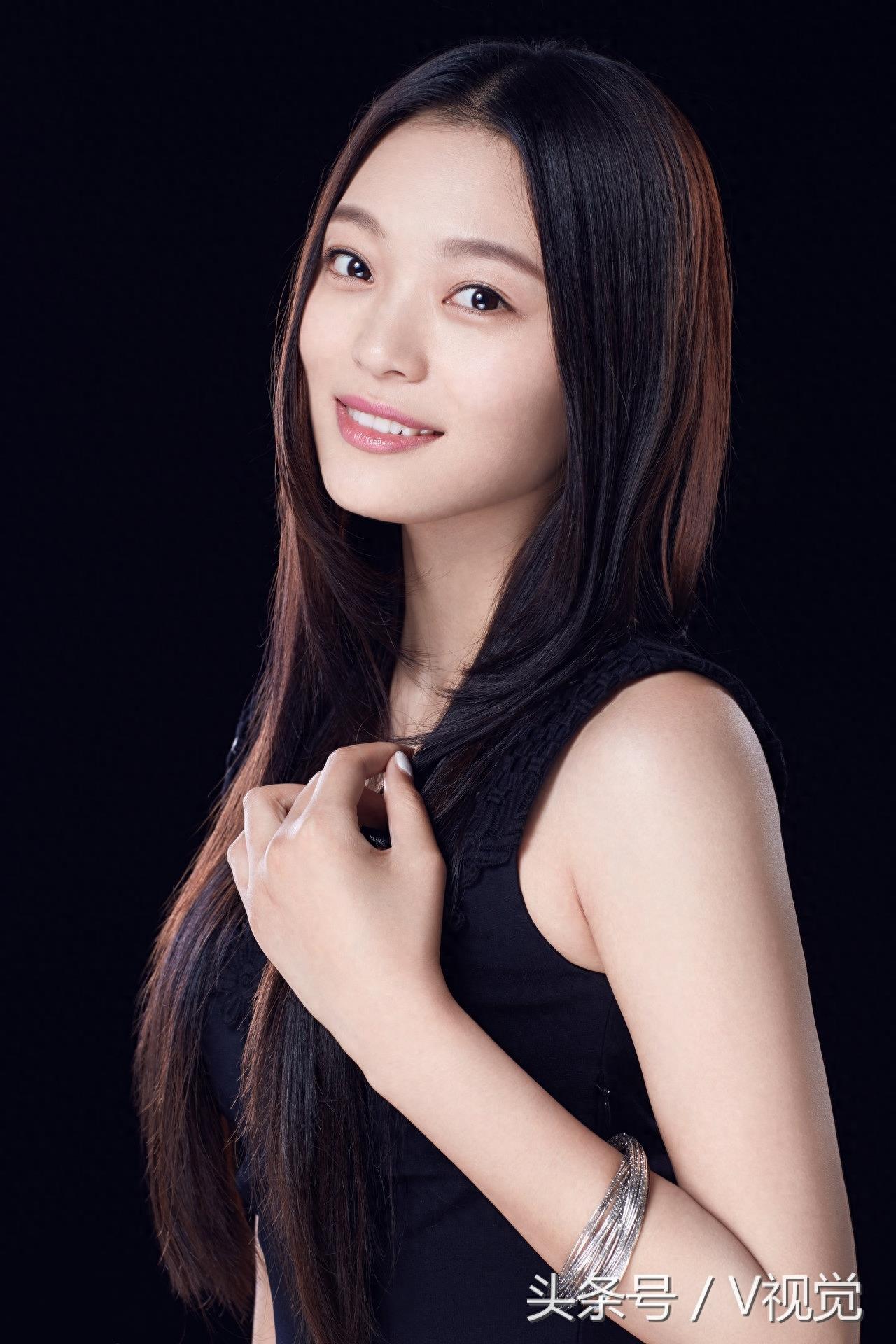 请大家熟悉一下《青春警事》中的这十二位女演员