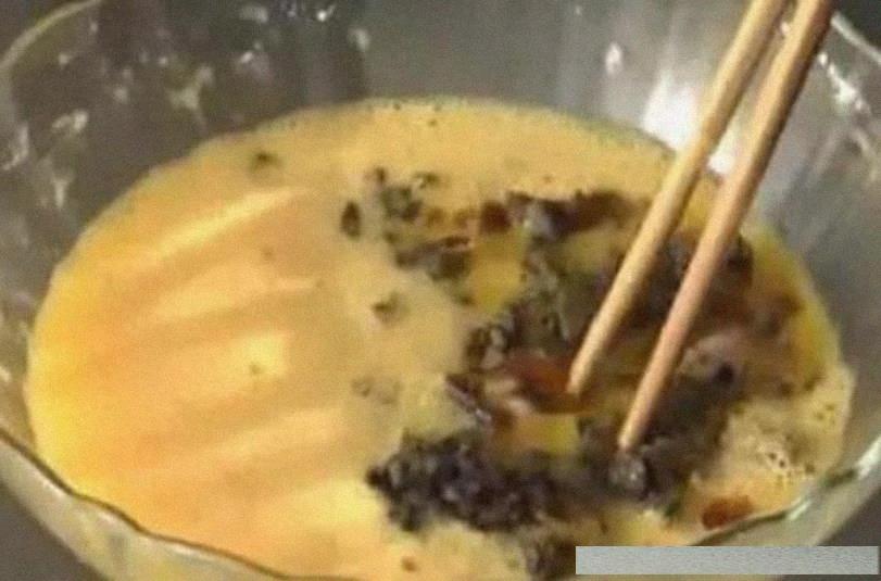 鸡蛋加皮蛋还能这么吃，特别是味道还超级棒，学会赶紧做给家人吃