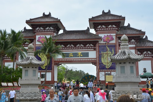 《三亚南海观音》，指南山寺前的海中塑108米高之海上观音圣像