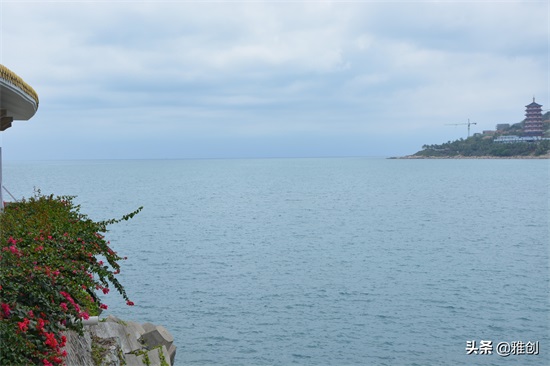 《三亚南海观音》，指南山寺前的海中塑108米高之海上观音圣像