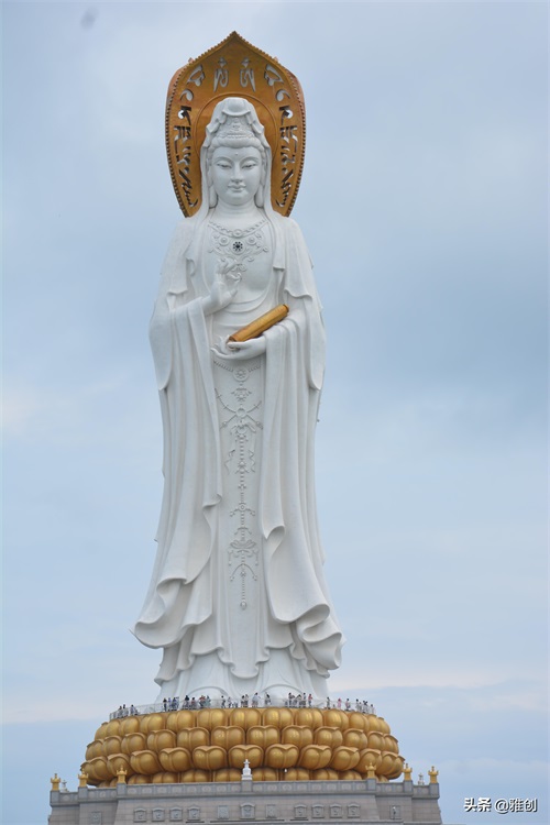 《三亚南海观音》，指南山寺前的海中塑108米高之海上观音圣像