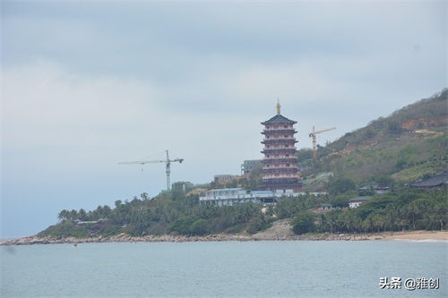 《三亚南海观音》，指南山寺前的海中塑108米高之海上观音圣像