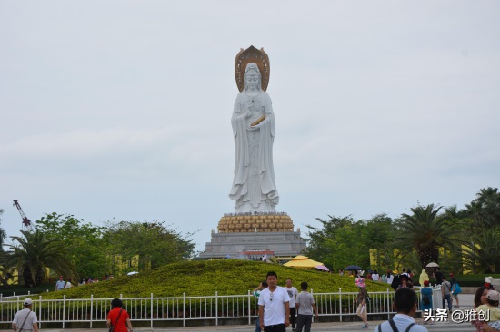 《三亚南海观音》，指南山寺前的海中塑108米高之海上观音圣像
