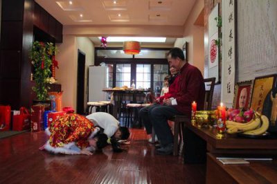 ​“熊孩子”摔坏价值30万手办，主人要求赔偿，家长：破塑料想讹钱