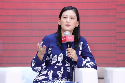​节目上做“情感专家”的黄澜，私下却和丈夫离婚，网友：太可笑