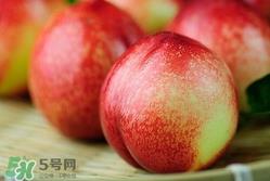 吃油桃需要削皮吗？吃油桃剥皮吃还是不剥？