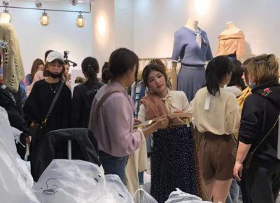 ​揭秘网购与实体店购物的巨大价格差异，小心陷入“便宜陷阱”