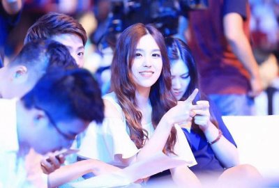 ​英雄联盟LPL新晋美女解说Rita，颜值相当逆天