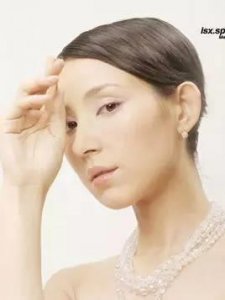 ​希莉娜依：曾唱神雕主题曲，许巍为她作词，迷离歌声媲美王菲