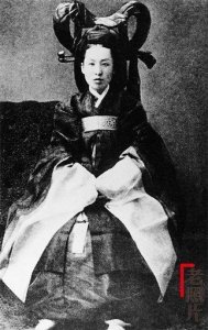 ​老照片：夹在大清与日本之间的女人-朝鲜末代王妃闵妃悲惨结局