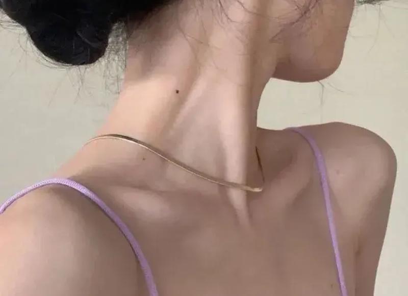 缺爱自卑女孩为什么单身(缺爱自卑的女孩如何自救)