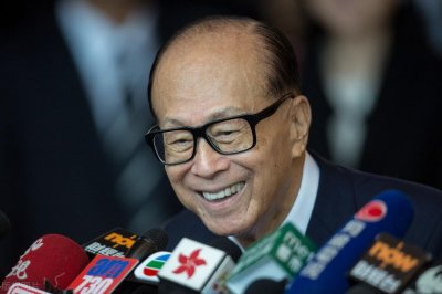 ​公然叫板李嘉诚的陈红天，到底是何来历？
