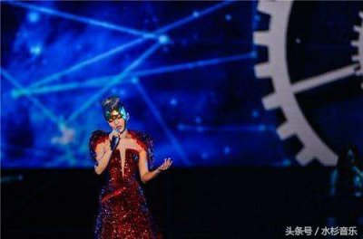 ​张韶涵正式宣布复出，演唱会座无虚席！