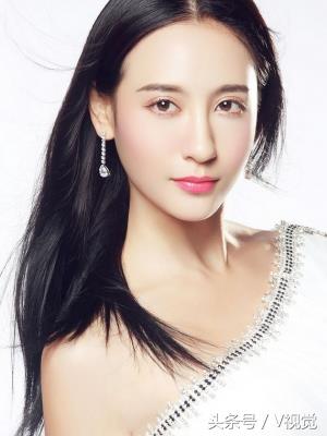 民国传奇剧《女管家》中的女演员