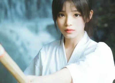 ​内向女生暗恋你的表现 内向女孩喜欢哪类男生