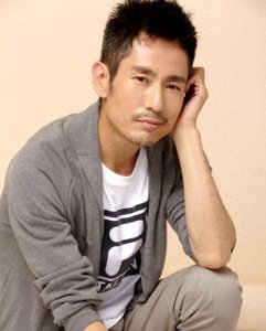 ​成泰燊：在农村长大，做过炼钢工人，30岁成影帝，40岁才做父亲