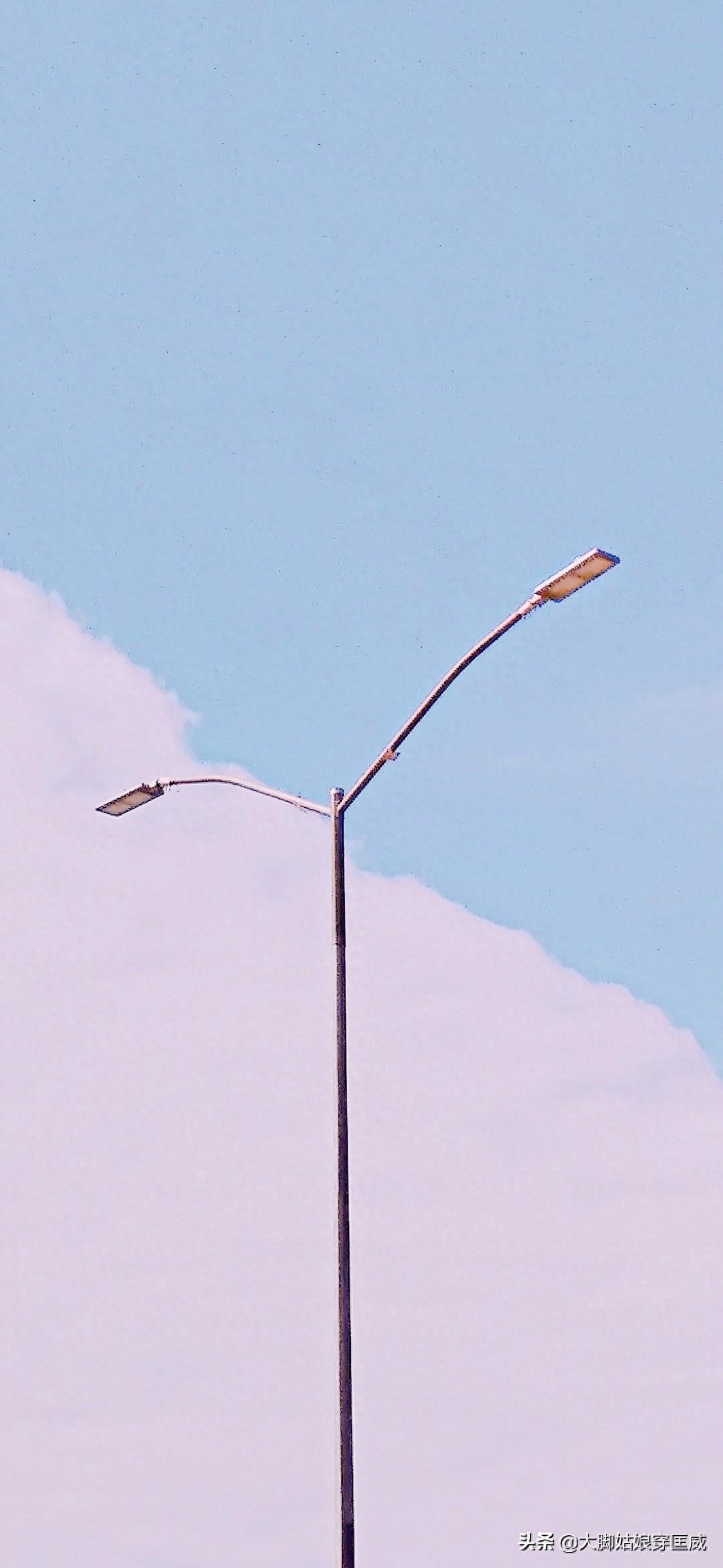 每日壁纸推荐：一半白昼，一半黑夜