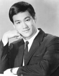 ​李小龙日本大徒弟，为师守墓48年，倾尽一生不曾缺席，享年96岁