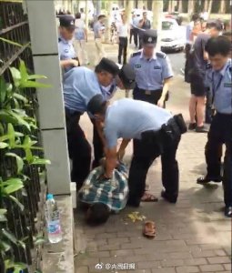 ​上海：持刀杀学生的嫌犯黄一川被批捕